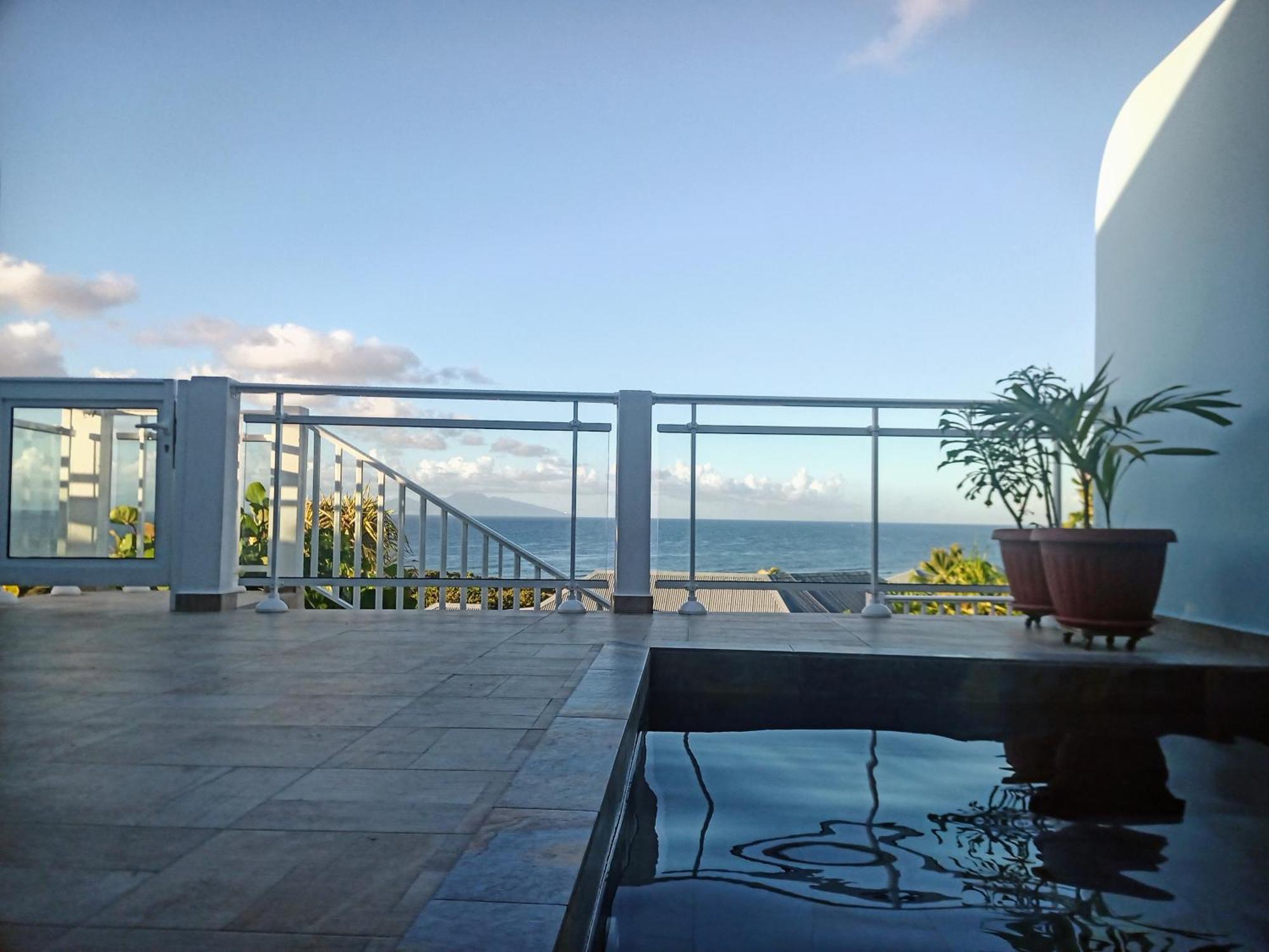 Aux Colibris Amoureux : Loft De Standing Avec Vue Mer Grand-Bourg  Luaran gambar
