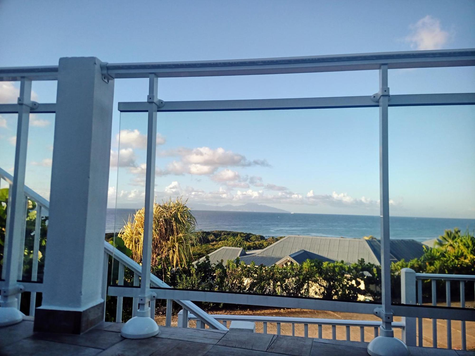 Aux Colibris Amoureux : Loft De Standing Avec Vue Mer Grand-Bourg  Luaran gambar